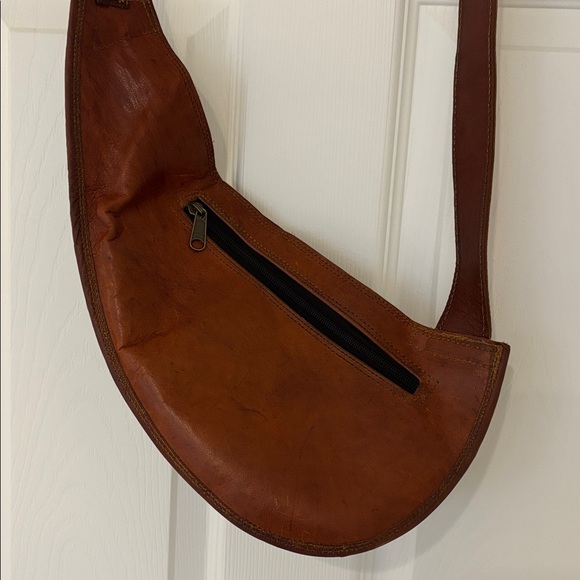 Vintage leather sling bag travel purse adjustable strap brass hardware brown - Picture 7 of 17